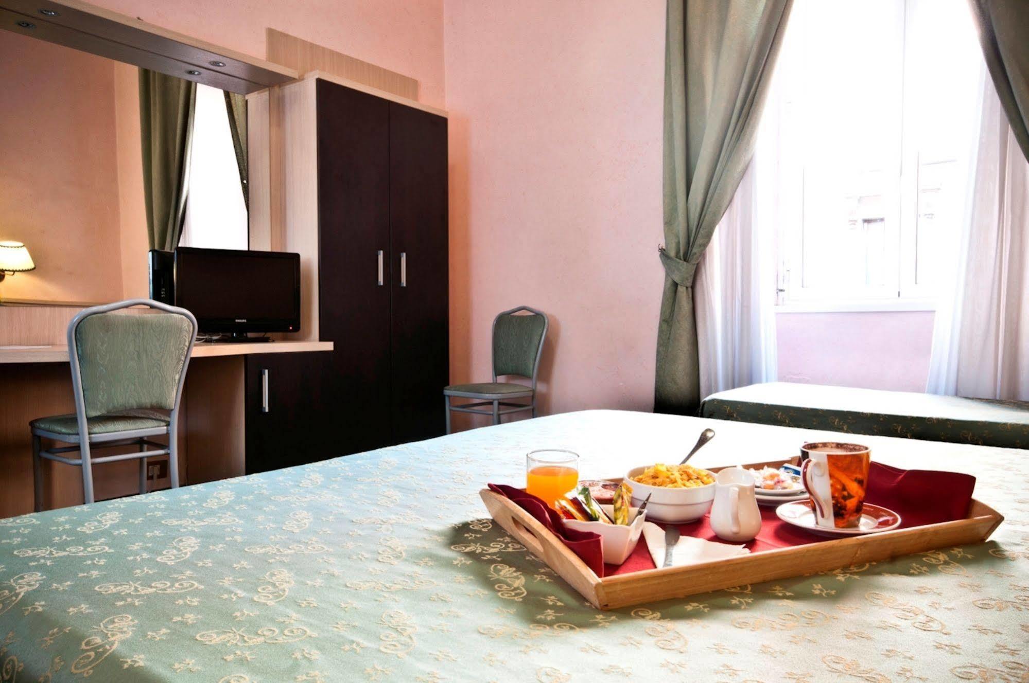 רומא Hotel Priscilla מראה חיצוני תמונה